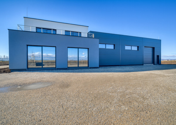 Na predaj administratívno-skladový objekt pri Trnave, v obci Zavar