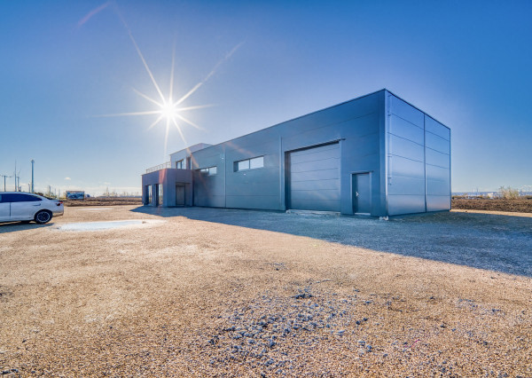 Na predaj administratívno-skladový objekt pri Trnave, v obci Zavar