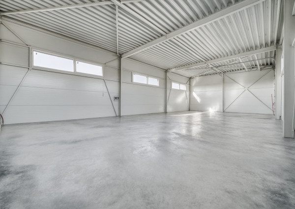 Na predaj administratívno-skladový objekt pri Trnave, v obci Zavar