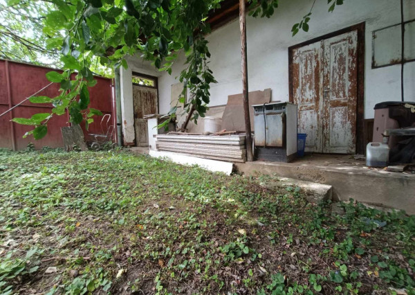 Prašice - starý vidiecky dom s veľkým pozemkom na predaj