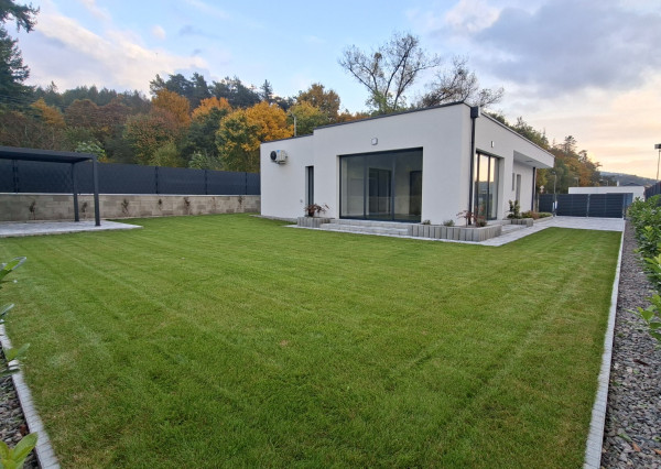 Exkluzívne iba u nás krásna novostavba v obci Uhrovec - dokončená