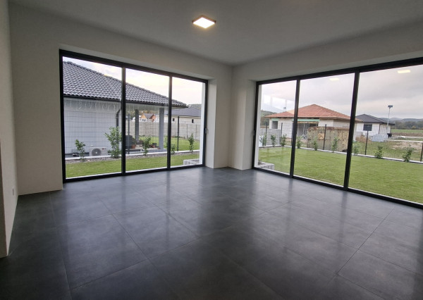 Exkluzívne iba u nás krásna novostavba v obci Uhrovec - dokončená