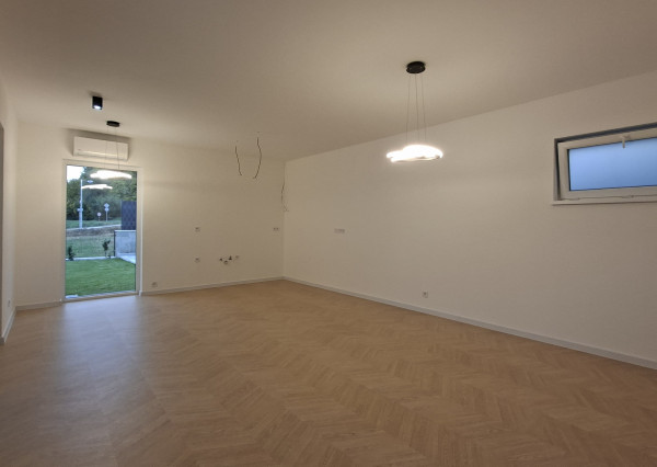 Exkluzívne iba u nás krásna novostavba v obci Uhrovec - dokončená