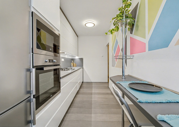 Na predaj kompletne zariadený 3-izbový byt v Petržalke