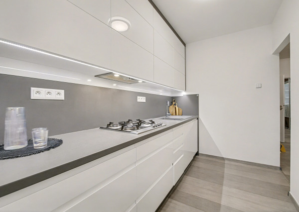 Na predaj kompletne zariadený 3-izbový byt v Petržalke