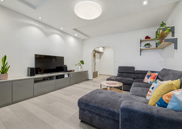 Na predaj kompletne zariadený 3-izbový byt v Petržalke