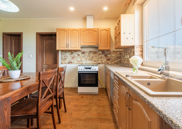 Na predaj zrekonštruovaný rodinný dom v Pate