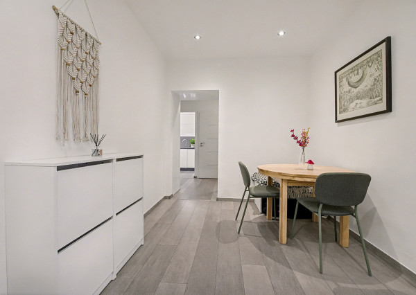 Na predaj kompletne zariadený 3-izbový byt v Petržalke