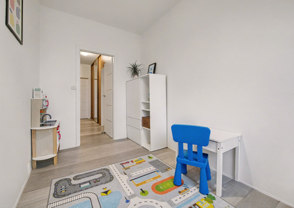 Na predaj kompletne zariadený 3-izbový byt v Petržalke