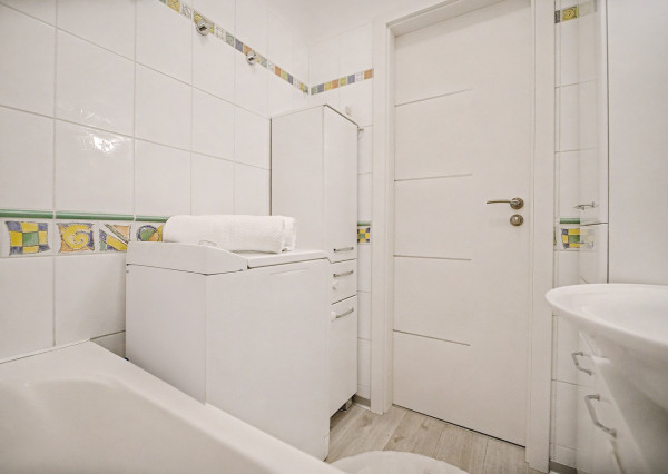 Na predaj kompletne zariadený 3-izbový byt v Petržalke