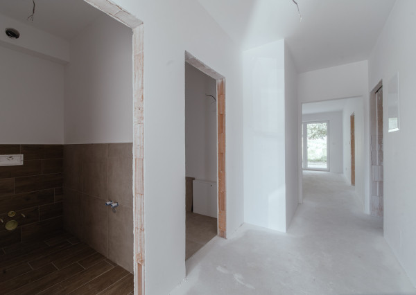 Na predaj skolaudovaný 3-izbový byt s vlastnou záhradou vo Veľkom Orvišti