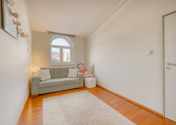 Na predaj 4-izbový byt s výhľadom na Malé Karpaty v Rači