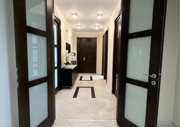 Na prenájom mestský, slnečný 3izb byt v centre Trenčína.