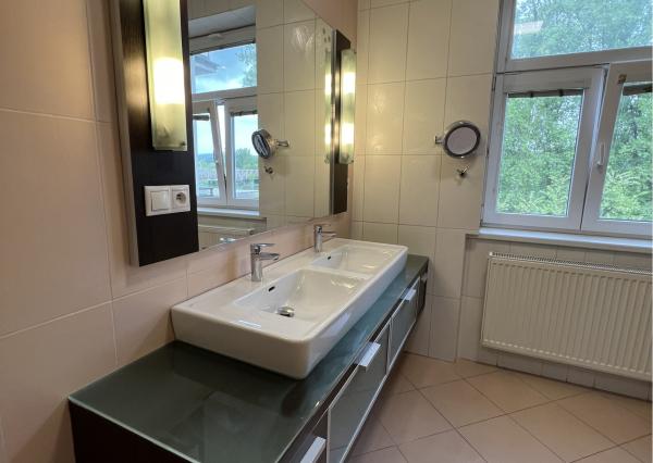 Na prenájom mestský, slnečný 3izb byt v centre Trenčína.