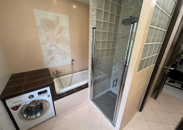 Na prenájom mestský, slnečný 3izb byt v centre Trenčína.