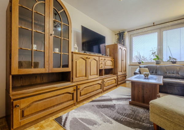 Na predaj slnečný 4-izbový byt na Námestí Kráľovnej pokoja v Prešove