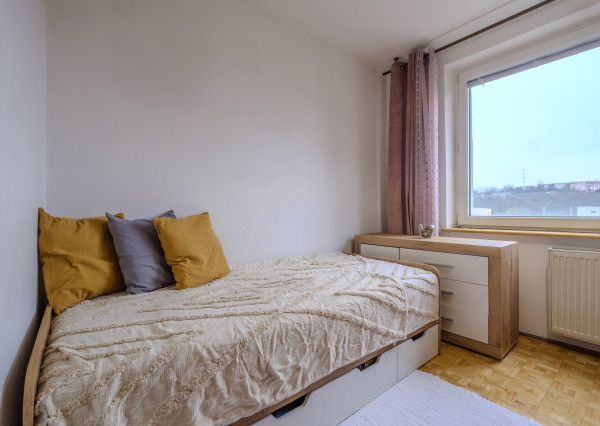 Na predaj slnečný 4-izbový byt na Námestí Kráľovnej pokoja v Prešove