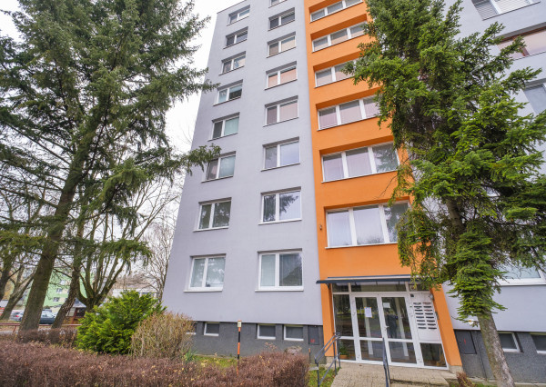 Na predaj slnečný 4-izbový byt na Námestí Kráľovnej pokoja v Prešove