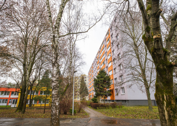 Na predaj slnečný 4-izbový byt na Námestí Kráľovnej pokoja v Prešove