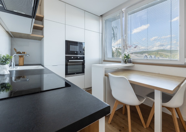 Na predaj slnečný 3-izbový byt v centre mesta Snina