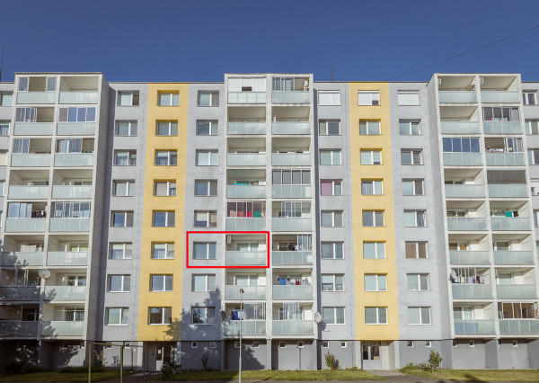 Na predaj slnečný 3-izbový byt v centre mesta Snina