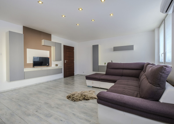 Na prenájom 3-izbový, zariadený a klimatizovaný byt v časti Košice – Jazero