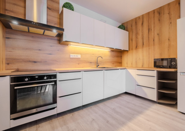 Na prenájom luxusný 2-izbový byt s balkónom a parkovacím státím vo vyhľadávanej lokalite v Prešove