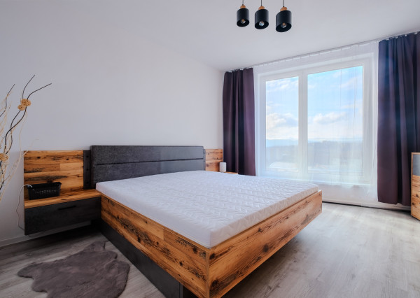 Na prenájom luxusný 2-izbový byt s balkónom a parkovacím státím vo vyhľadávanej lokalite v Prešove