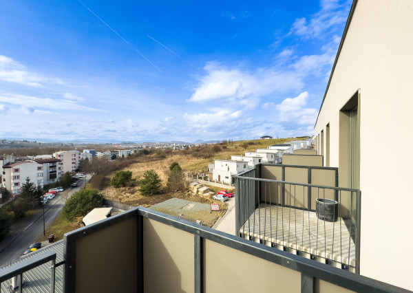 Na prenájom luxusný 2-izbový byt s balkónom a parkovacím státím vo vyhľadávanej lokalite v Prešove