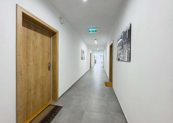 Na prenájom luxusný 2-izbový byt s balkónom a parkovacím státím vo vyhľadávanej lokalite v Prešove