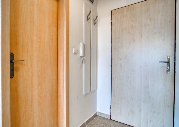 Na predaj priestranný 1-izbový byt v Miloslavove