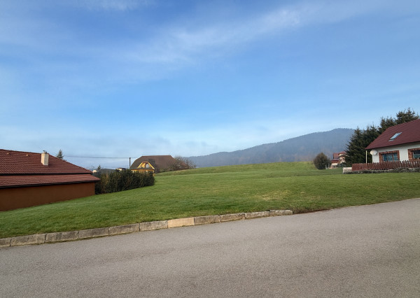 Na predaj veľkorysý pozemok pre rodinný dom v obci Heľpa