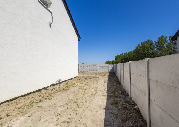 Predaj 4-izbová bytová jednotka v dvojdome v Lehniciach