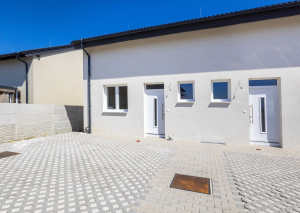 Predaj 4-izbová bytová jednotka v dvojdome v Lehniciach