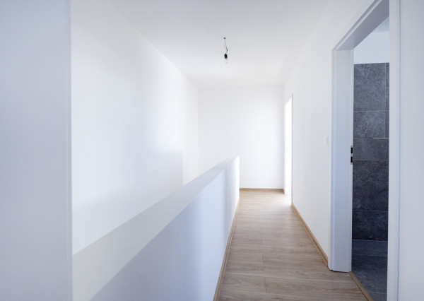 Predaj 4-izbová bytová jednotka v dvojdome v Lehniciach