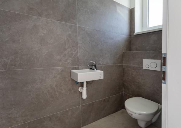 Predaj 4-izbová bytová jednotka v dvojdome v Lehniciach