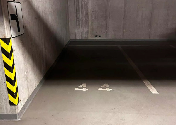 Na prenájom garážové parkovacie státie neďaleko OC Central v Bratislave