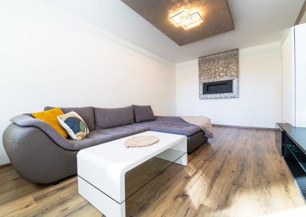 Na predaj zrekonštruovaný a zariadený 3-izbový byt v Trenčíne