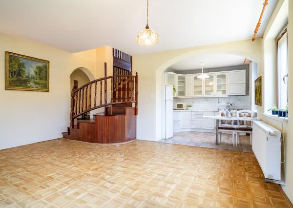 Na predaj poschodová 6-izbová vila v srdci Dunajskej Stredy