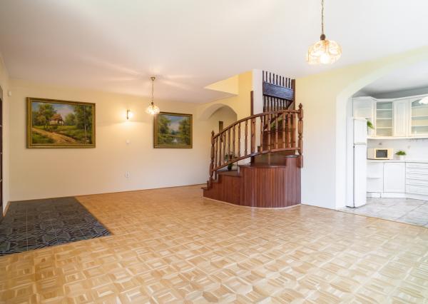 Na predaj poschodová 6-izbová vila v srdci Dunajskej Stredy