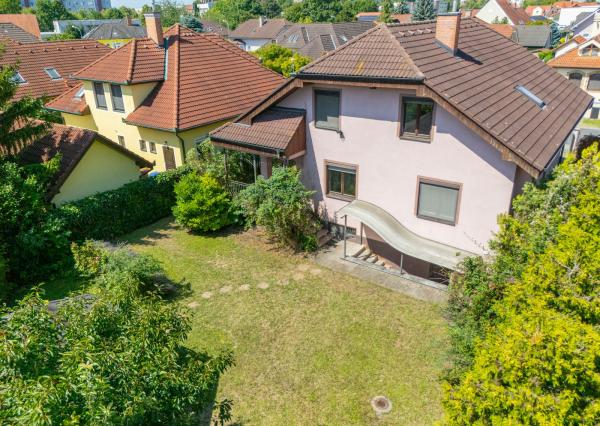 Na predaj poschodová 6-izbová vila v srdci Dunajskej Stredy