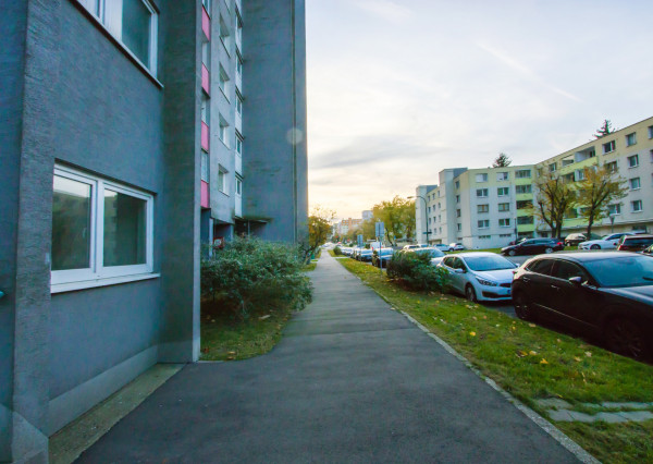 Na predaj investičný 1-izbový  byt Bratislave-Dúbravka