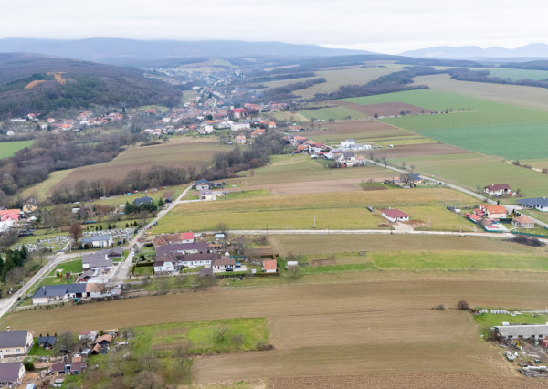 Na predaj pozemok v lokalite Pochabany