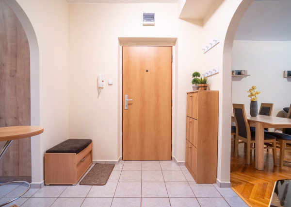 Na prenájom 3-izbový byt s garážou v Nitre - Čermáň