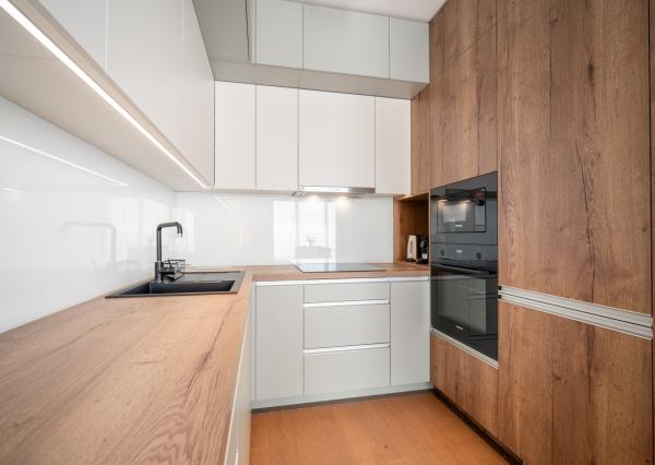 Na prenájom 2-izbový byt so šatníkom v Eurovea Tower – Bratislava