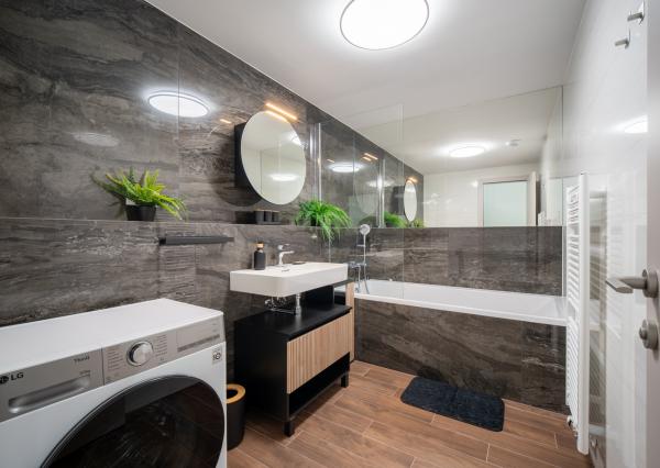 Na prenájom 2-izbový byt so šatníkom v Eurovea Tower – Bratislava