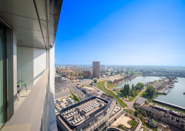 Na prenájom 2-izbový byt so šatníkom v Eurovea Tower – Bratislava