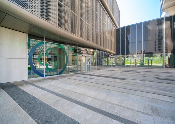 Na prenájom 2-izbový byt so šatníkom v Eurovea Tower – Bratislava