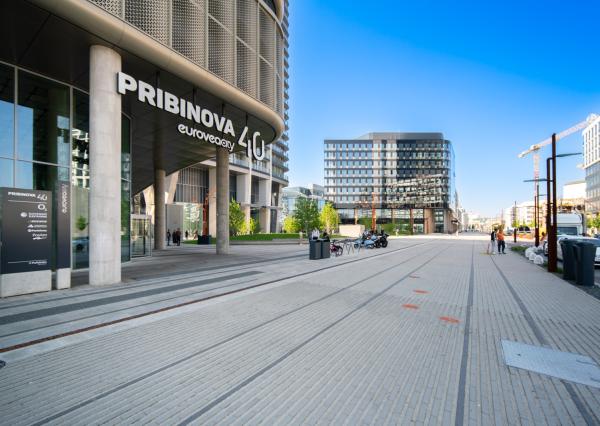 Na prenájom 2-izbový byt so šatníkom v Eurovea Tower – Bratislava