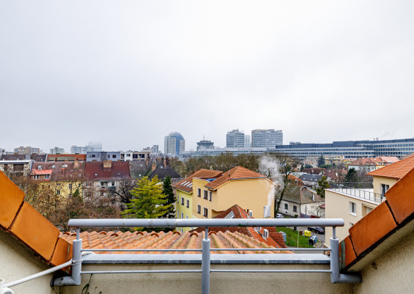 Na prenájom 3-izbový mezanín na Košickej ulici v Bratislave